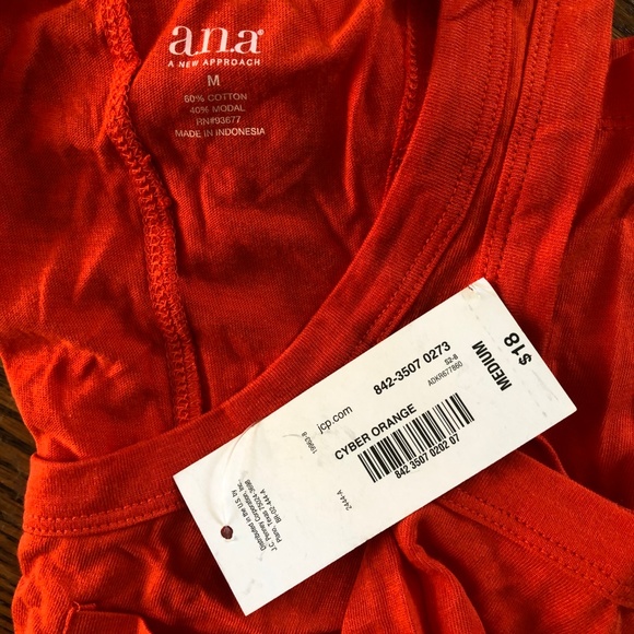 Ana - Top - NWT - Picture 3 of 3